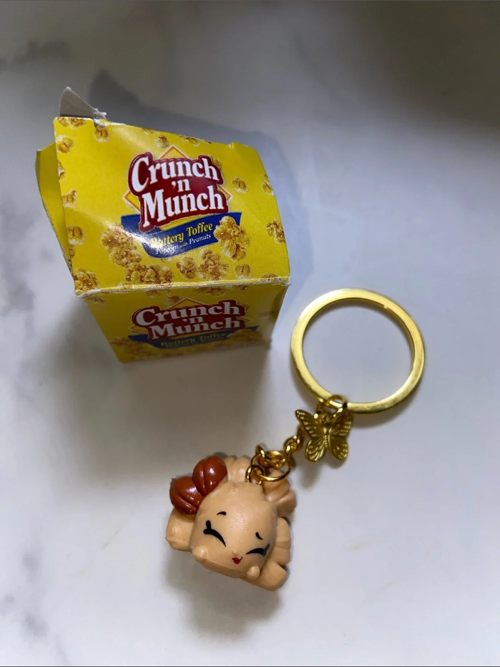 Shopkin Crunch 'n Munch Popcorn Keychain with Gold Butterfly key Holder